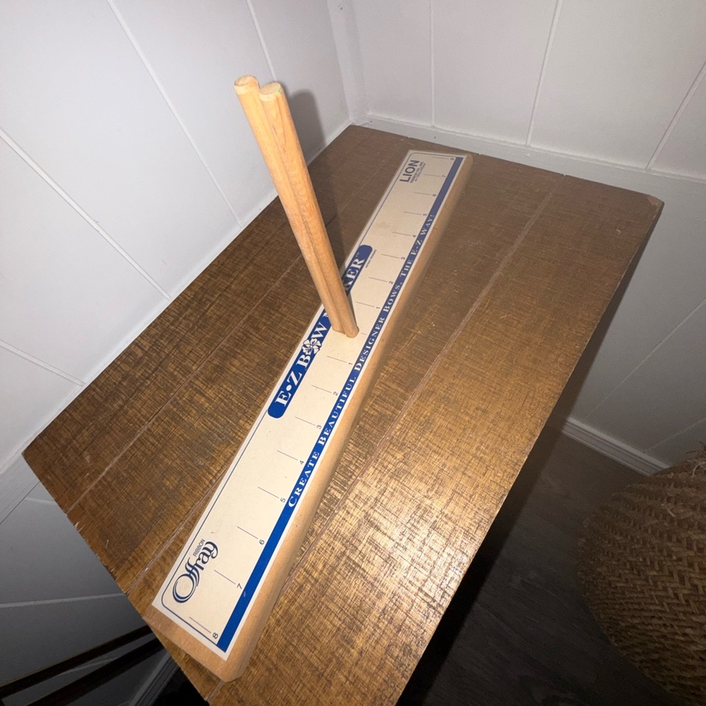 Vintage Offray Lion E-Z Bow Maker Wooden Board in Natural Wood